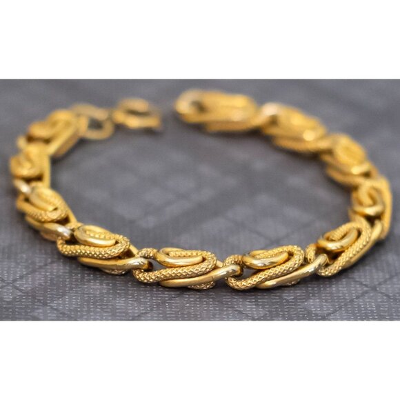 7 inch, Vintage Spiral Twist Gold Tone Unique Bracelet - G49 - Picture 2 of 3